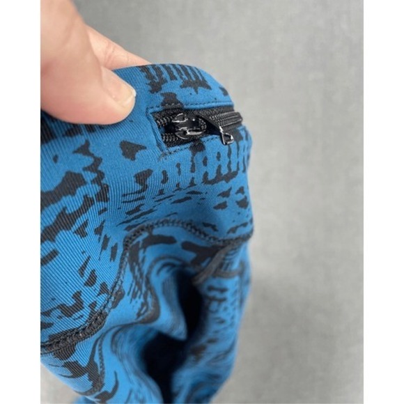CAbi Leggings Womens Size M Blue Abstract Print High Rise Athleisure Yoga Gym - Picture 8 of 9